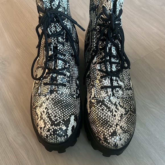 Snake skin boots - Picture 2 of 4